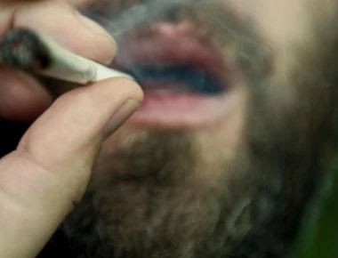 Θεσσαλονίκη: Σύλληψη 3 ατόμων που καλλιεργούσαν κάνναβη σε διαμέρισμα